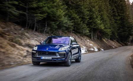 2023 Porsche Macan T (Color: Gentian Blue Metallic) Front Wallpapers 450x275 (160)