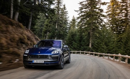 2023 Porsche Macan T (Color: Gentian Blue Metallic) Front Wallpapers 450x275 (173)