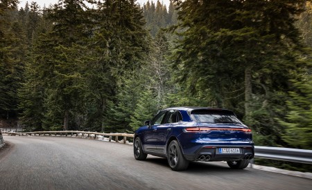 2023 Porsche Macan T (Color: Gentian Blue Metallic) Rear Three-Quarter Wallpapers 450x275 (169)
