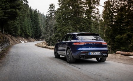 2023 Porsche Macan T (Color: Gentian Blue Metallic) Rear Three-Quarter Wallpapers 450x275 (171)