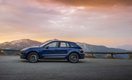 2023 Porsche Macan T (Color: Gentian Blue Metallic) Side Wallpapers 450x275 (182)