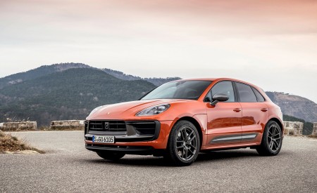 2023 Porsche Macan T (Color: Papaya Metallic) Front Three-Quarter Wallpapers 450x275 (127)