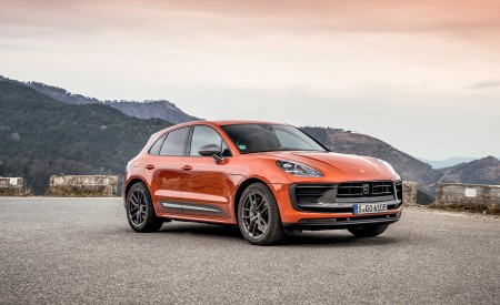 2023 Porsche Macan T (Color: Papaya Metallic) Front Three-Quarter Wallpapers 450x275 (128)