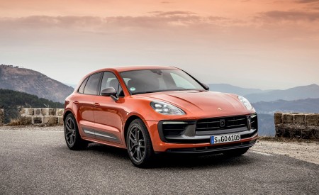 2023 Porsche Macan T (Color: Papaya Metallic) Front Three-Quarter Wallpapers 450x275 (129)