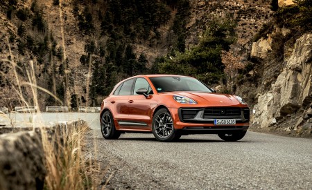 2023 Porsche Macan T (Color: Papaya Metallic) Front Three-Quarter Wallpapers 450x275 (125)