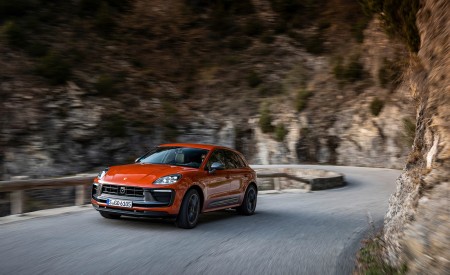 2023 Porsche Macan T (Color: Papaya Metallic) Front Three-Quarter Wallpapers 450x275 (89)