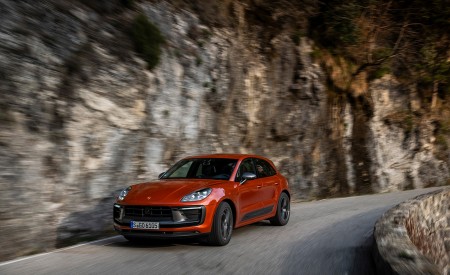 2023 Porsche Macan T (Color: Papaya Metallic) Front Three-Quarter Wallpapers 450x275 (84)