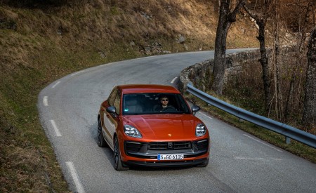 2023 Porsche Macan T (Color: Papaya Metallic) Front Wallpapers 450x275 (83)
