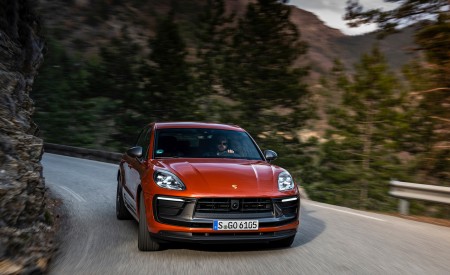 2023 Porsche Macan T (Color: Papaya Metallic) Front Wallpapers 450x275 (86)