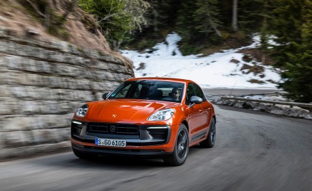 2023 Porsche Macan T (Color: Papaya Metallic) Front Wallpapers 450x275 (80)