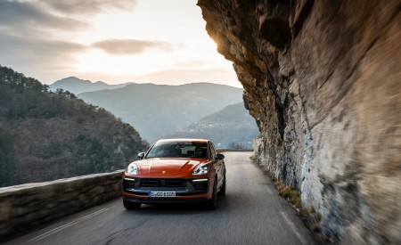 2023 Porsche Macan T (Color: Papaya Metallic) Front Wallpapers 450x275 (95)