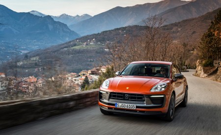 2023 Porsche Macan T (Color: Papaya Metallic) Front Wallpapers 450x275 (96)