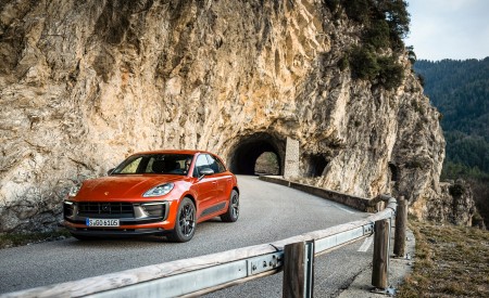 2023 Porsche Macan T (Color: Papaya Metallic) Front Wallpapers 450x275 (115)
