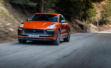 2023 Porsche Macan T (Color: Papaya Metallic) Front Wallpapers 450x275 (78)