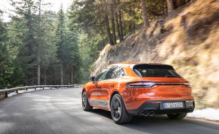 2023 Porsche Macan T (Color: Papaya Metallic) Rear Three-Quarter Wallpapers 450x275 (97)