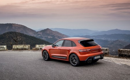 2023 Porsche Macan T (Color: Papaya Metallic) Rear Three-Quarter Wallpapers 450x275 (132)