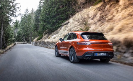 2023 Porsche Macan T (Color: Papaya Metallic) Rear Three-Quarter Wallpapers 450x275 (98)