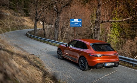 2023 Porsche Macan T (Color: Papaya Metallic) Rear Three-Quarter Wallpapers 450x275 (88)
