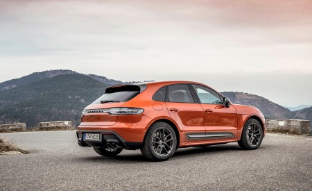 2023 Porsche Macan T (Color: Papaya Metallic) Rear Three-Quarter Wallpapers 450x275 (133)