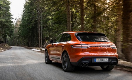 2023 Porsche Macan T (Color: Papaya Metallic) Rear Three-Quarter Wallpapers 450x275 (103)