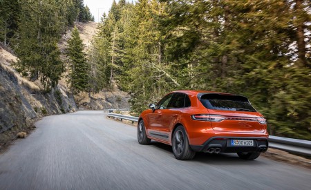 2023 Porsche Macan T (Color: Papaya Metallic) Rear Three-Quarter Wallpapers 450x275 (99)