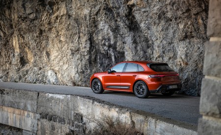 2023 Porsche Macan T (Color: Papaya Metallic) Rear Three-Quarter Wallpapers 450x275 (126)