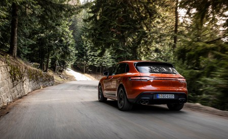 2023 Porsche Macan T (Color: Papaya Metallic) Rear Wallpapers 450x275 (79)
