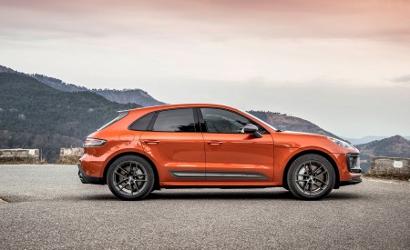 2023 Porsche Macan T (Color: Papaya Metallic) Side Wallpapers 450x275 (135)