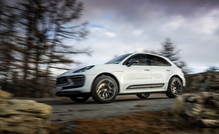 2023 Porsche Macan T (Color: Pure White) Front Three-Quarter Wallpapers 450x275 (42)
