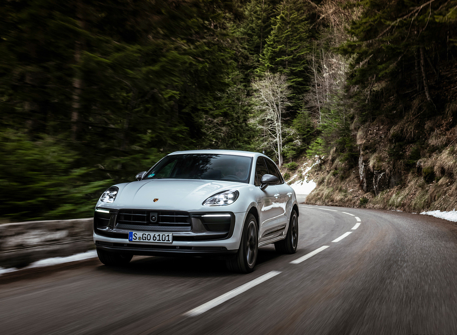 2023 Porsche Macan T (Color: Pure White) Front Wallpapers  (6)