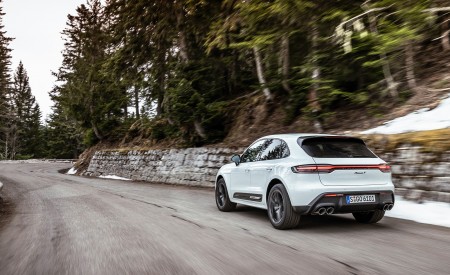 2023 Porsche Macan T (Color: Pure White) Rear Three-Quarter Wallpapers 450x275 (19)