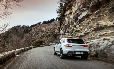2023 Porsche Macan T (Color: Pure White) Rear Three-Quarter Wallpapers  450x275 (20)