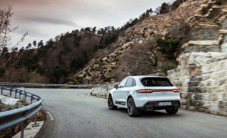 2023 Porsche Macan T (Color: Pure White) Rear Three-Quarter Wallpapers 450x275 (21)