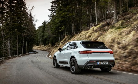 2023 Porsche Macan T (Color: Pure White) Rear Three-Quarter Wallpapers 450x275 (15)