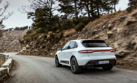 2023 Porsche Macan T (Color: Pure White) Rear Wallpapers 450x275 (16)