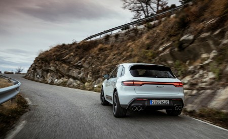 2023 Porsche Macan T (Color: Pure White) Rear Wallpapers 450x275 (11)