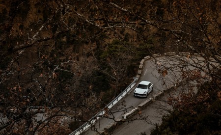 2023 Porsche Macan T (Color: Pure White) Top Wallpapers 450x275 (31)
