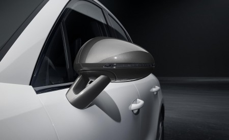2023 Porsche Macan T Mirror Wallpapers 450x275 (221)