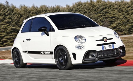 2022 Abarth 695 Competizione Front Three-Quarter Wallpapers 450x275 (8)