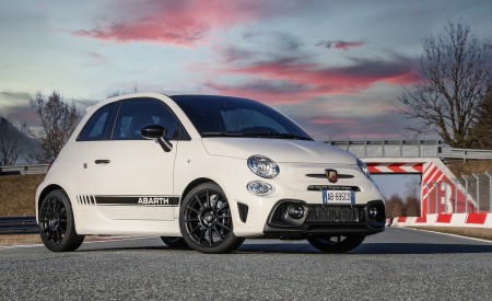 2022 Abarth 695 Competizione Front Three-Quarter Wallpapers 450x275 (9)