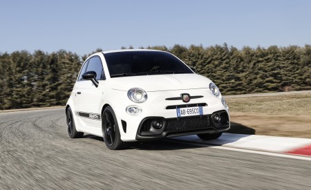 2022 Abarth 695 Competizione Front Three-Quarter Wallpapers 450x275 (3)