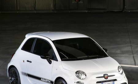 2022 Abarth 695 Competizione Front Three-Quarter Wallpapers 450x275 (14)