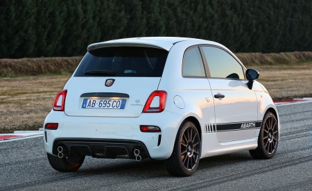 2022 Abarth 695 Competizione Rear Three-Quarter Wallpapers 450x275 (11)