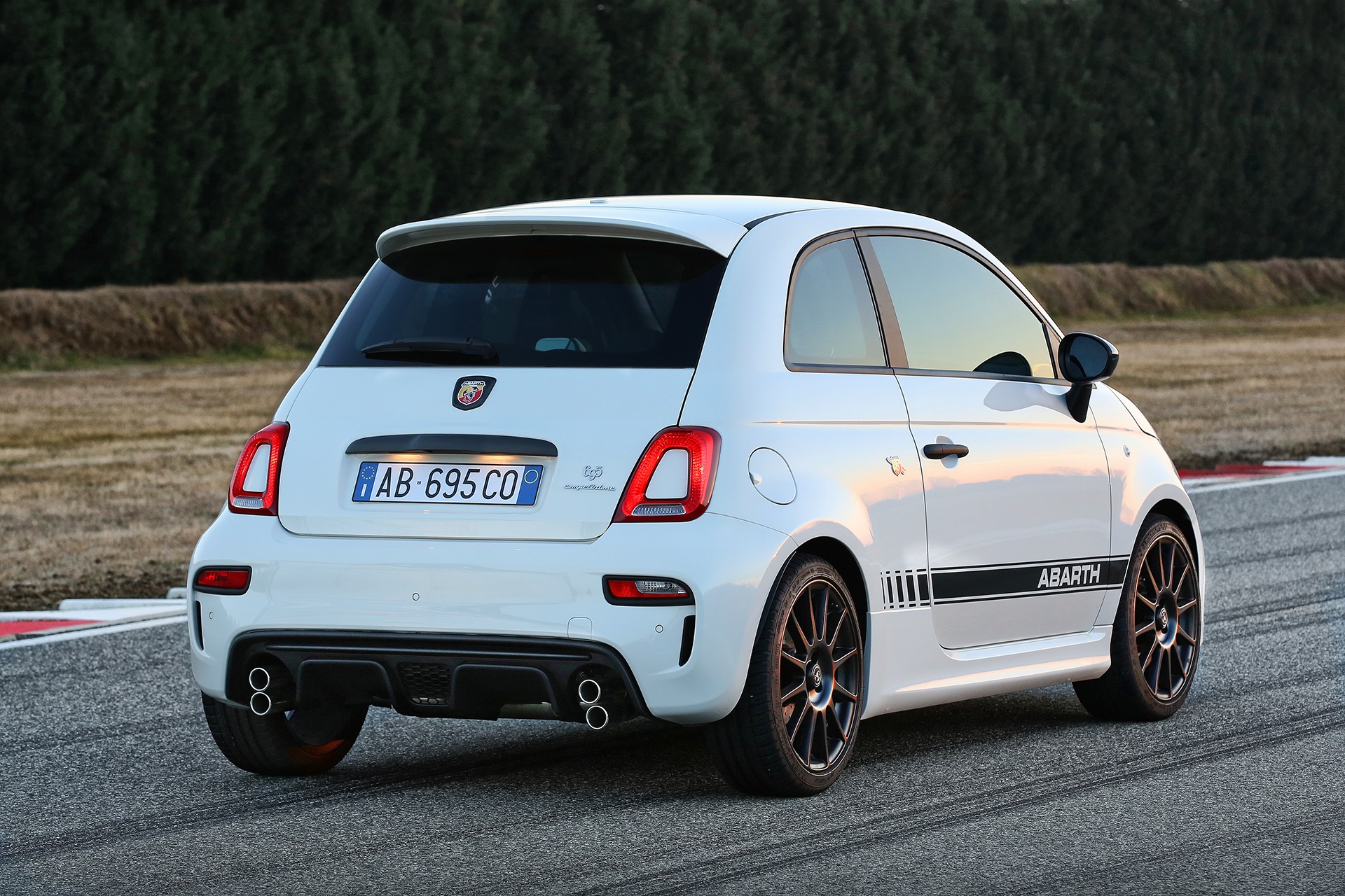 2022 Abarth 695 Competizione Rear Three-Quarter Wallpapers (11)