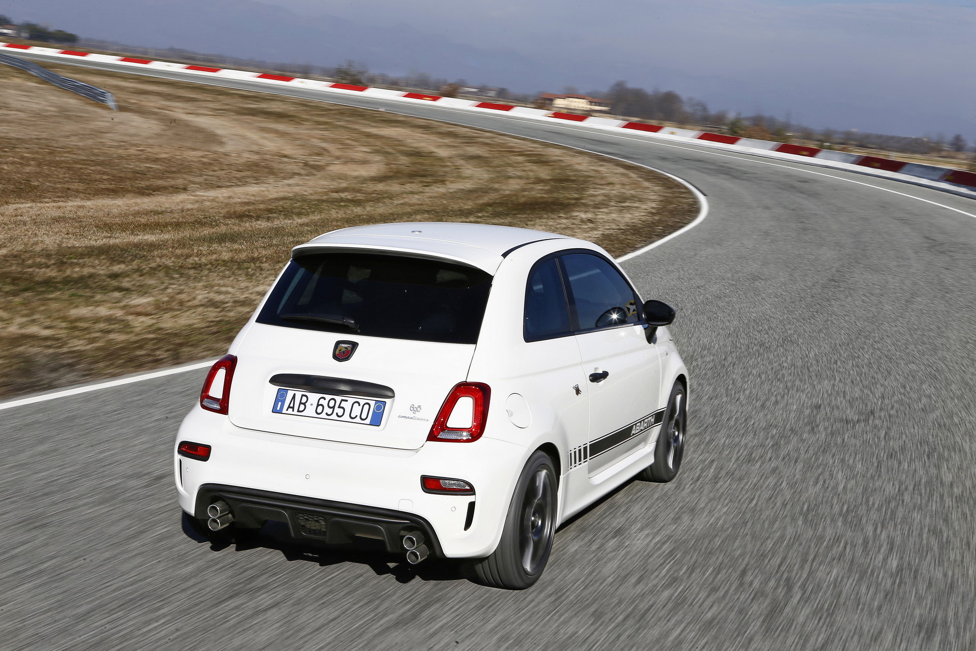 2022 Abarth 695 Competizione Rear Three-Quarter Wallpapers (6)