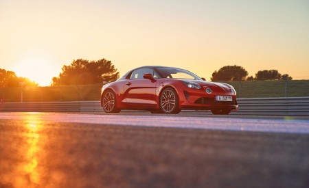 2022 Alpine A110 S UK version Front Three-Quarter Wallpapers 450x275 (35)