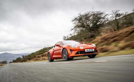 2022 Alpine A110 S UK version Front Three-Quarter Wallpapers 450x275 (14)