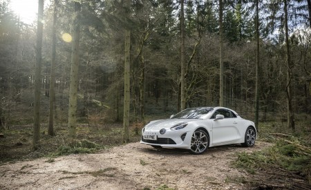 2022 Alpine A110 UK version Front Three-Quarter Wallpapers 450x275 (19)