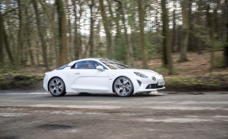 2022 Alpine A110 UK version Front Three-Quarter Wallpapers 450x275 (17)