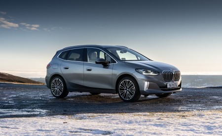 2022 BMW 2 Series 220i Active Tourer (UK-Spec) Front Three-Quarter Wallpapers 450x275 (57)